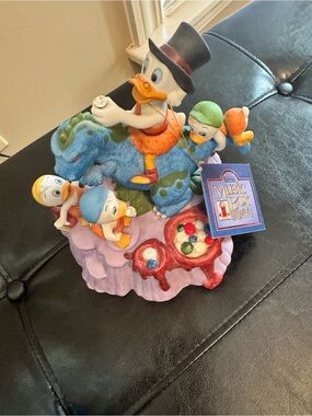 SCHMID DISNEY CHRISTMAS MUSIC BOX. 42/2500     PRICE DROP!!